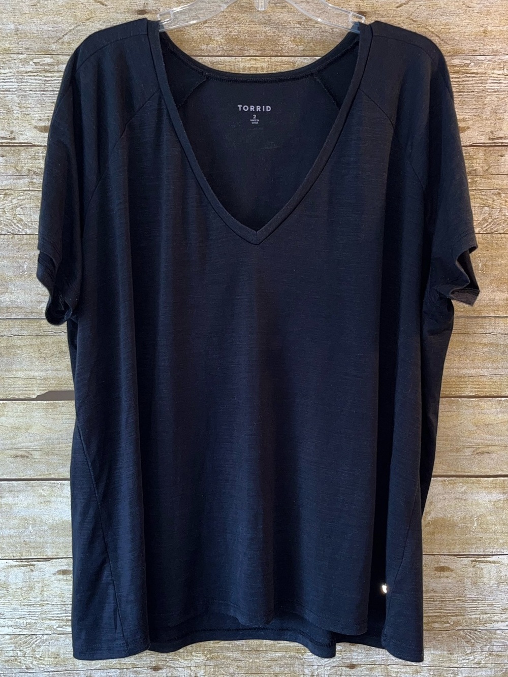 Torrid V-Neck Black Active Tunic Tee T-Shirt Lyocell Blend EUC Size 2